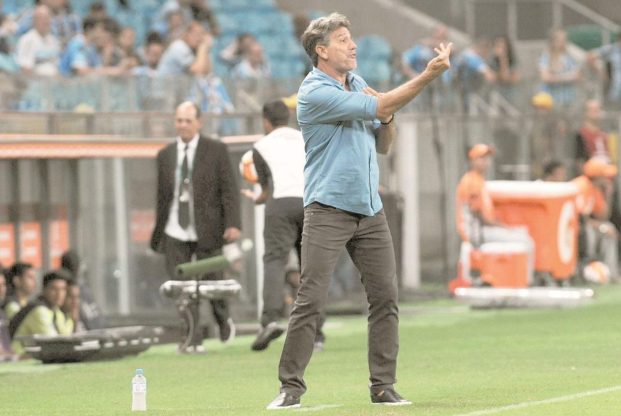 Entre dirigentes gremistas, existe confian&ccedil;a de que treinador n&atilde;o optar&aacute; por sa&iacute;da da Arena 