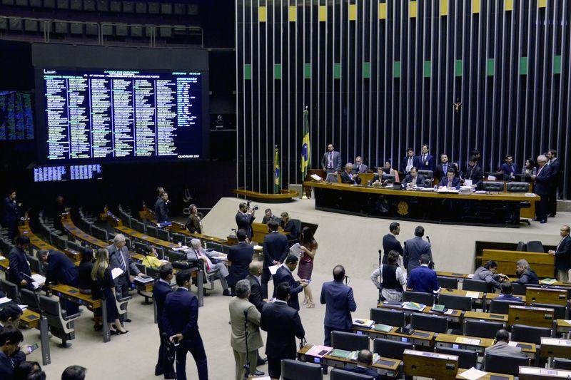 Janela terminou &agrave; meia-noite de sexta-feira