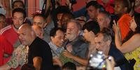 Lula deixa sede do Sindicato dos Metalúrgicos a pé