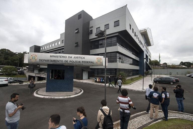 Pol&iacute;cia Federal e jornalistas se preparam para pris&atilde;o de Lula em Curitiba