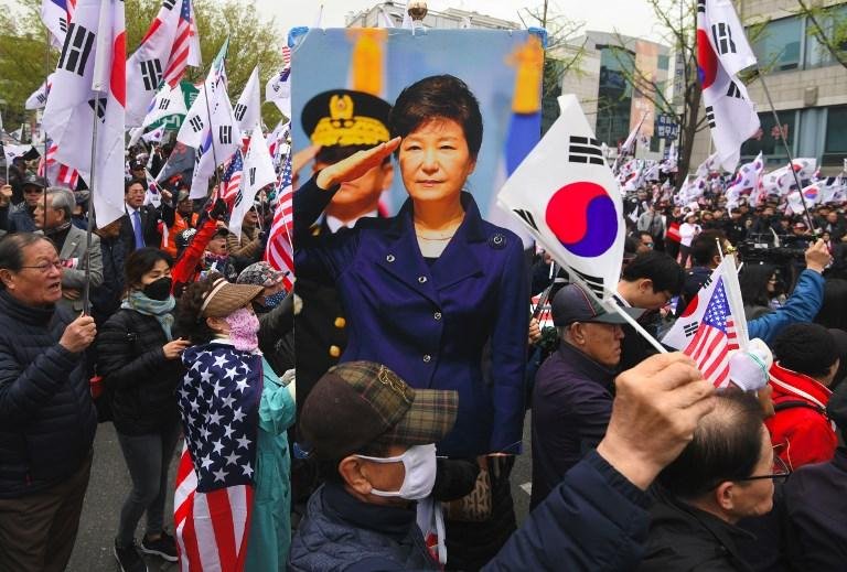 Ex-presidente da Coreia do Sul &eacute; condenada a 24 anos de pris&atilde;o