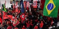 Militantes se reúnem no Sindicato dos Metalúrgicos do ABC em apoio a Lula