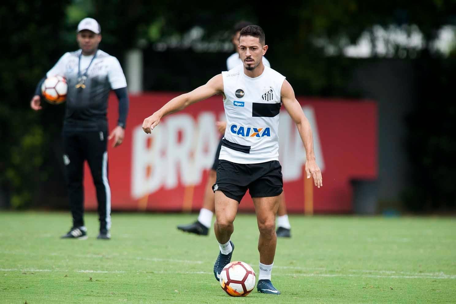 Presidente do Santos indica chance de usar Zeca em troca com Inter ou Flamengo 
