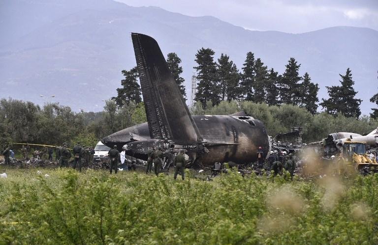 Queda de avi&atilde;o na Arg&eacute;lia mata mais de 250 pessoas 