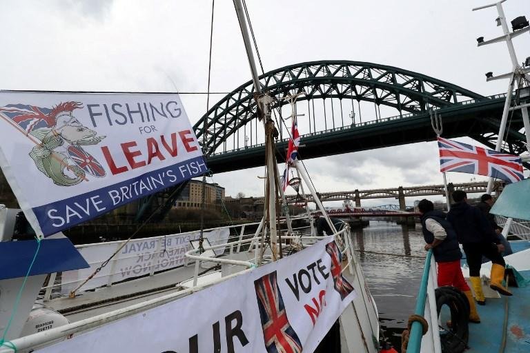 Negociador da UE para o Brexit convida o Reino Unido a continuar no mercado &uacute;nico 
