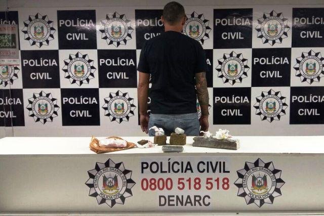 Homem &eacute; preso suspeito de comandar tele-entrega de drogas no Litoral Norte