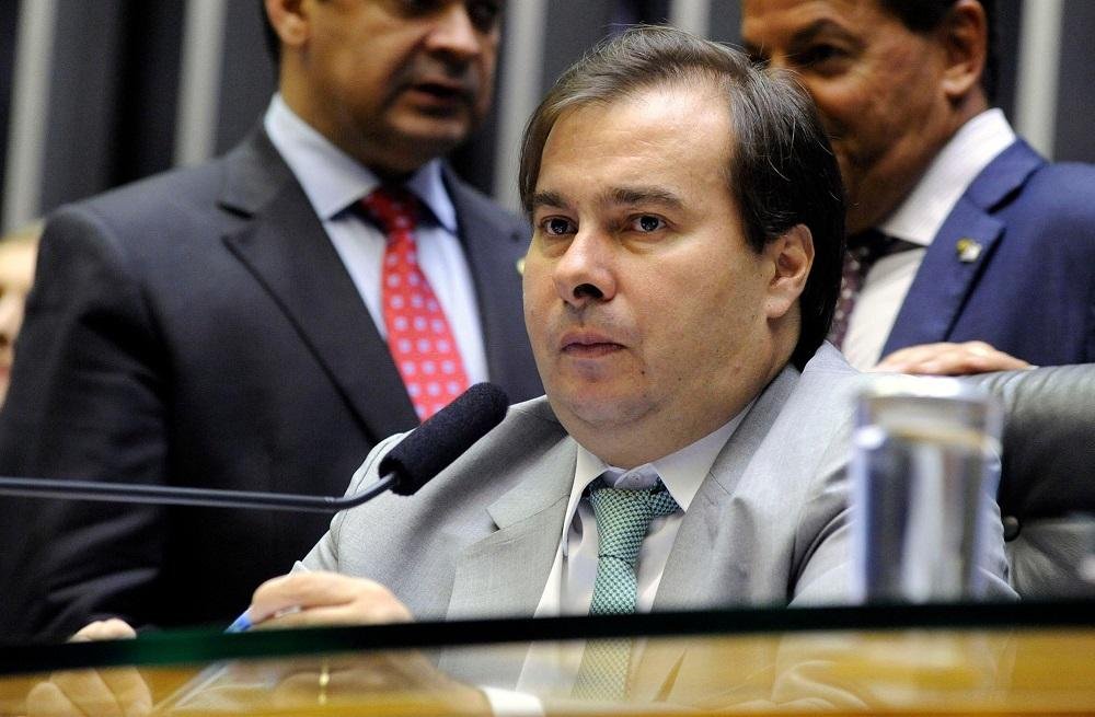 Maia diz que n&atilde;o vai perder tempo com pedidos para incluir nome de Lula e Moro