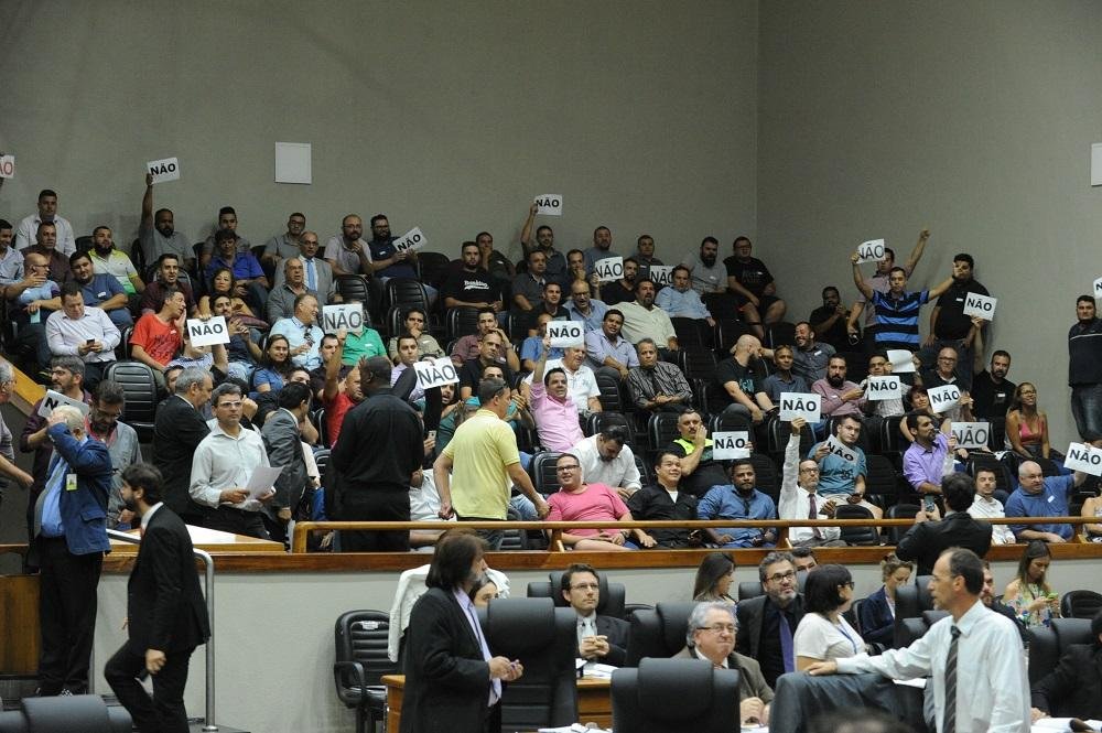Vota&ccedil;&atilde;o do projeto de lei que altera legisla&ccedil;&atilde;o atual sobre os aplicativos de transporte foi retomada na tarde desta quarta