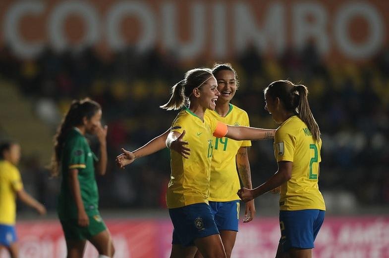 Garotas do time reserva aplicaram 7 a 0 na equipe advers&aacute;ria