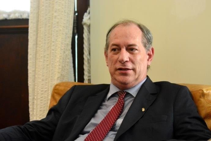 Ciro pede para visitar Lula na cadeia