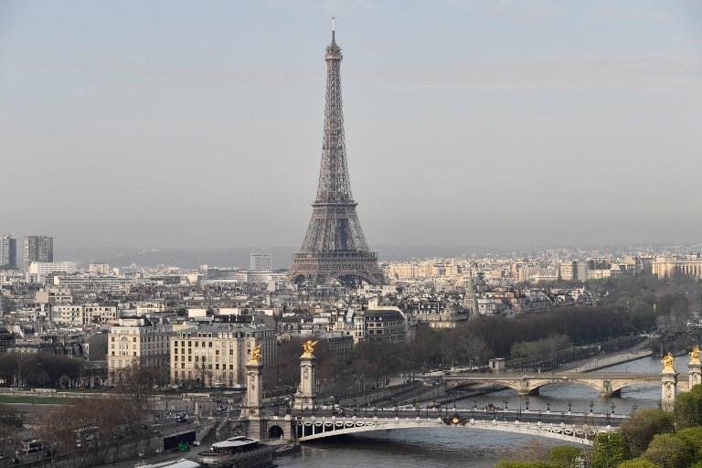 Torre Eiffel fecha por greve do pessoal de seguran&ccedil;a