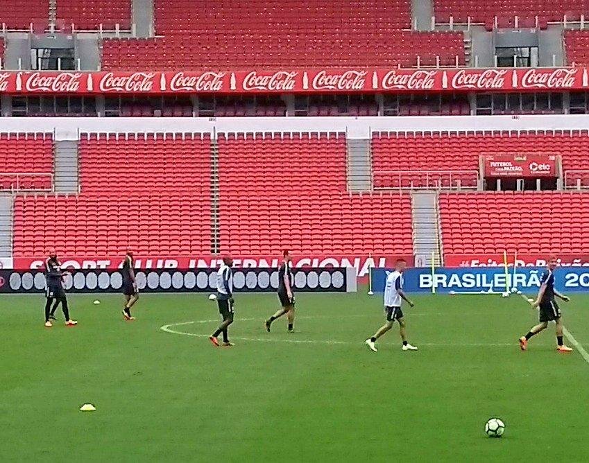 Leandro Dami&atilde;o volta a treinar com bola no Inter