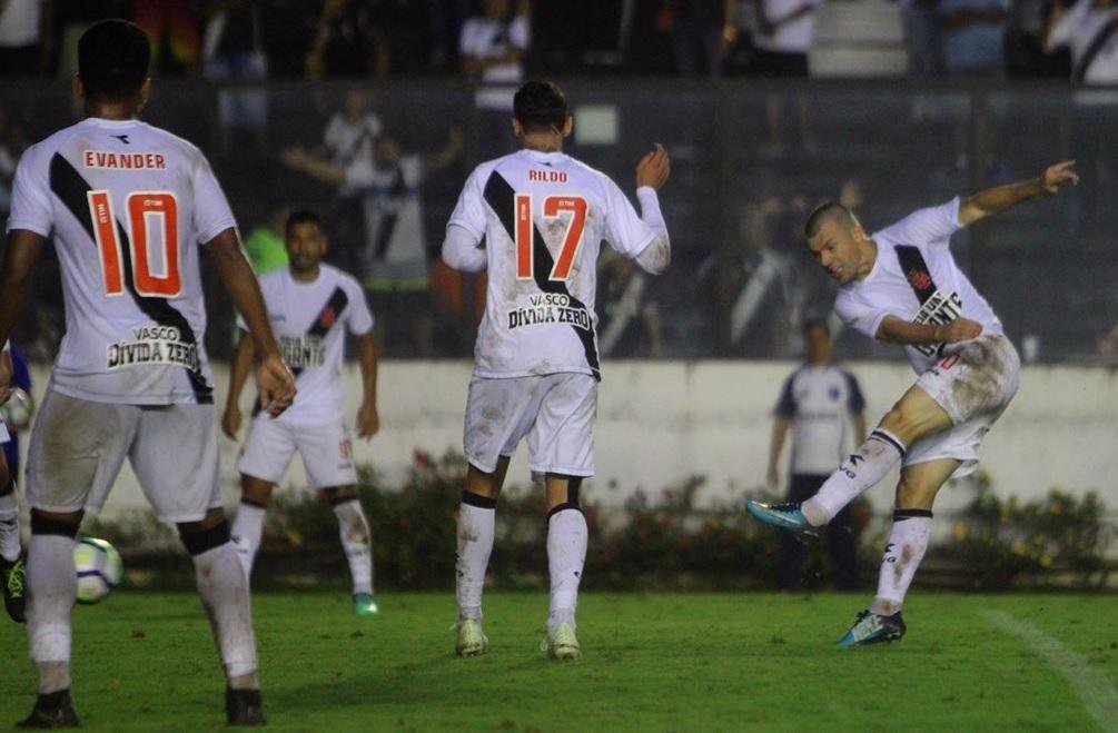 Com gol de p&ecirc;nalti nos acr&eacute;scimos, Vasco vence o Atl&eacute;tico-MG de virada