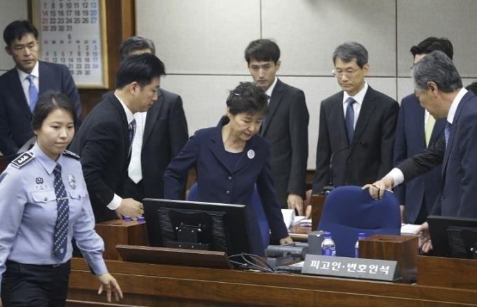 Ex-presidente sul-coreana desiste de apelar de condena&ccedil;&atilde;o por corrup&ccedil;&atilde;o