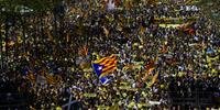 Milhares protestam contra prisão de separatistas catalães
