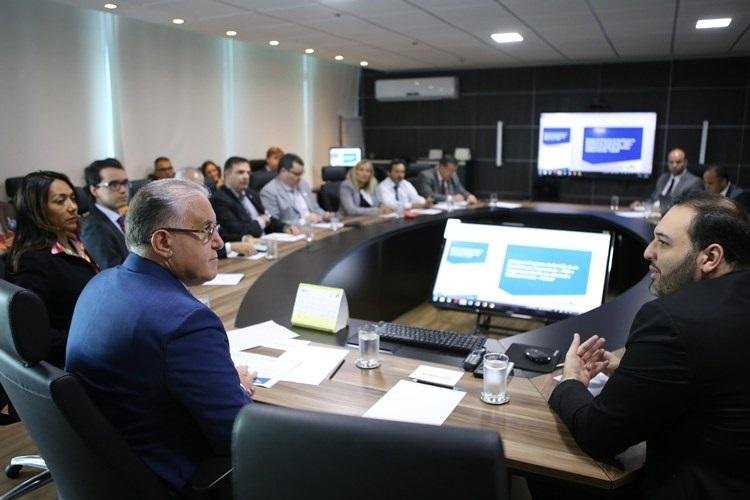An&aacute;lise de concess&otilde;es pretende alcan&ccedil;ar 1,1 milh&atilde;o de benef&iacute;cios cortados