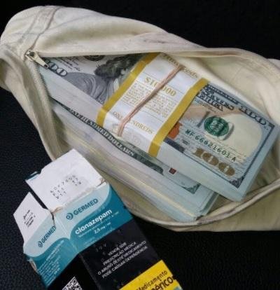 Mais de 20 mil d&oacute;lares e medicamentos foram encontrados com homens 