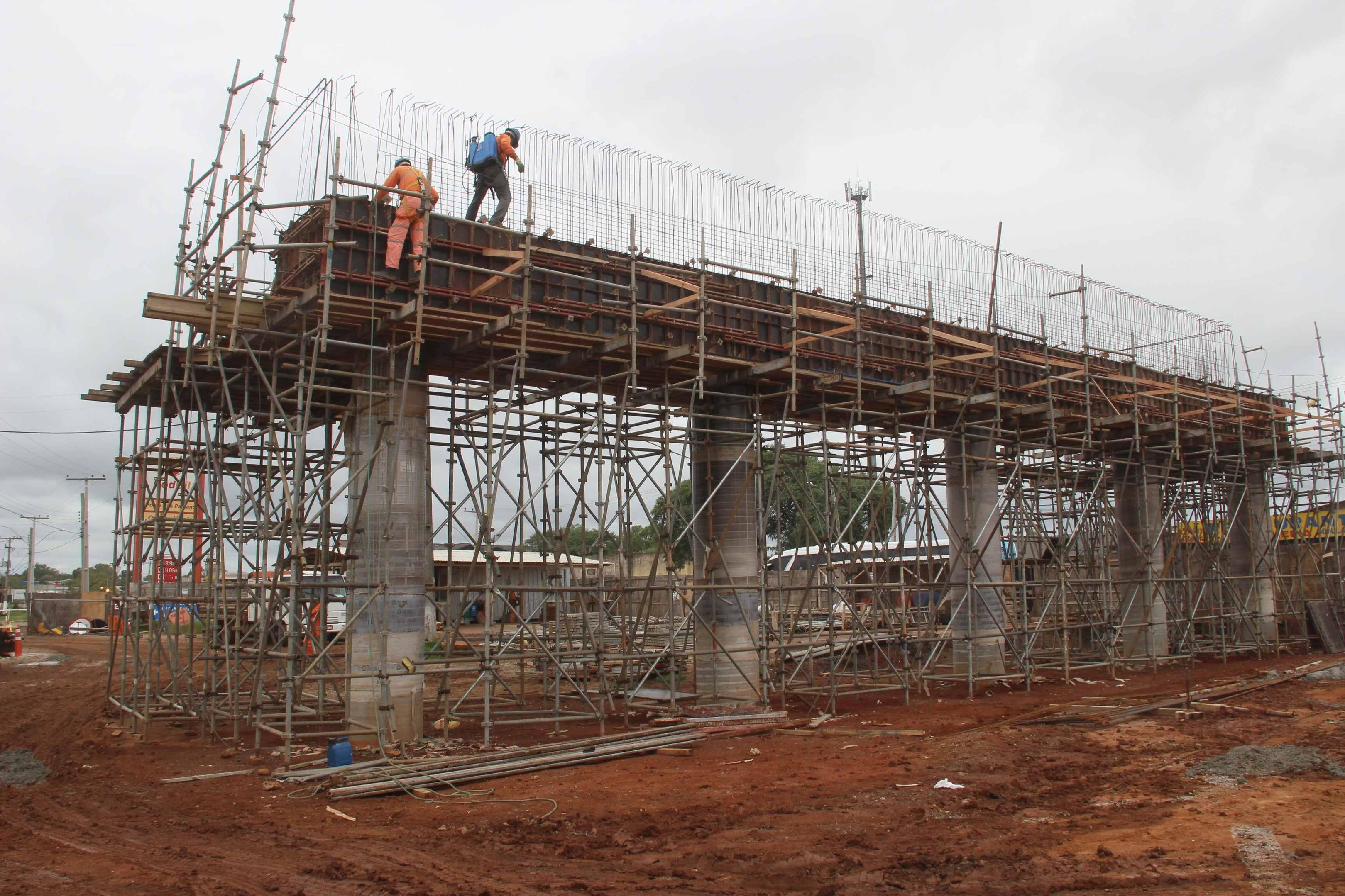 Um dos servi&ccedil;os em execu&ccedil;&atilde;o &eacute; o viaduto em Pantano Grande