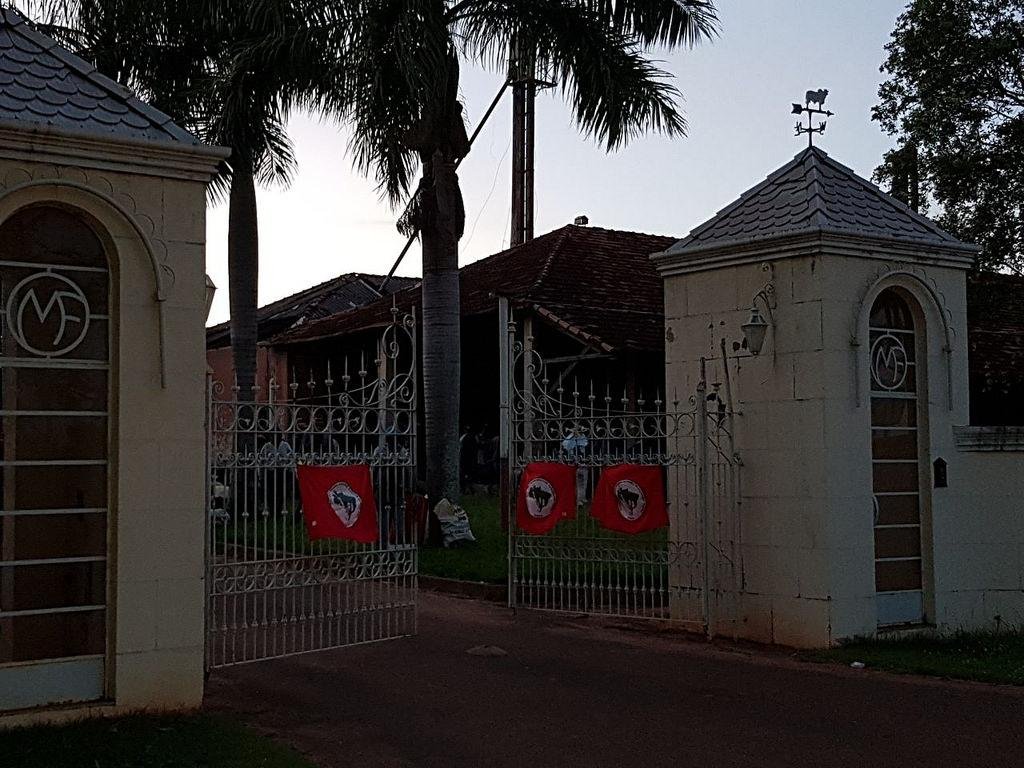 MST invade fazenda do dono do Bahamas