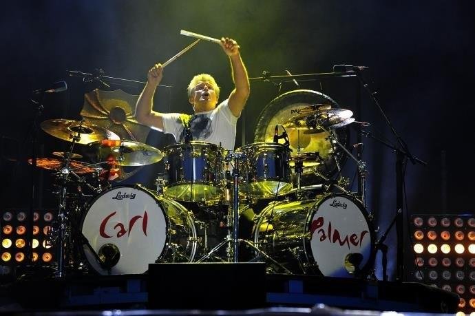 Baterista se apresentaria no Audit&oacute;rio Ara&uacute;jo Vianna em 26 de maio