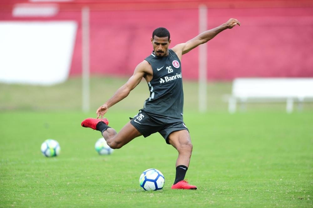 Gabriel Dias ser&aacute; titular contra o Vit&oacute;ria