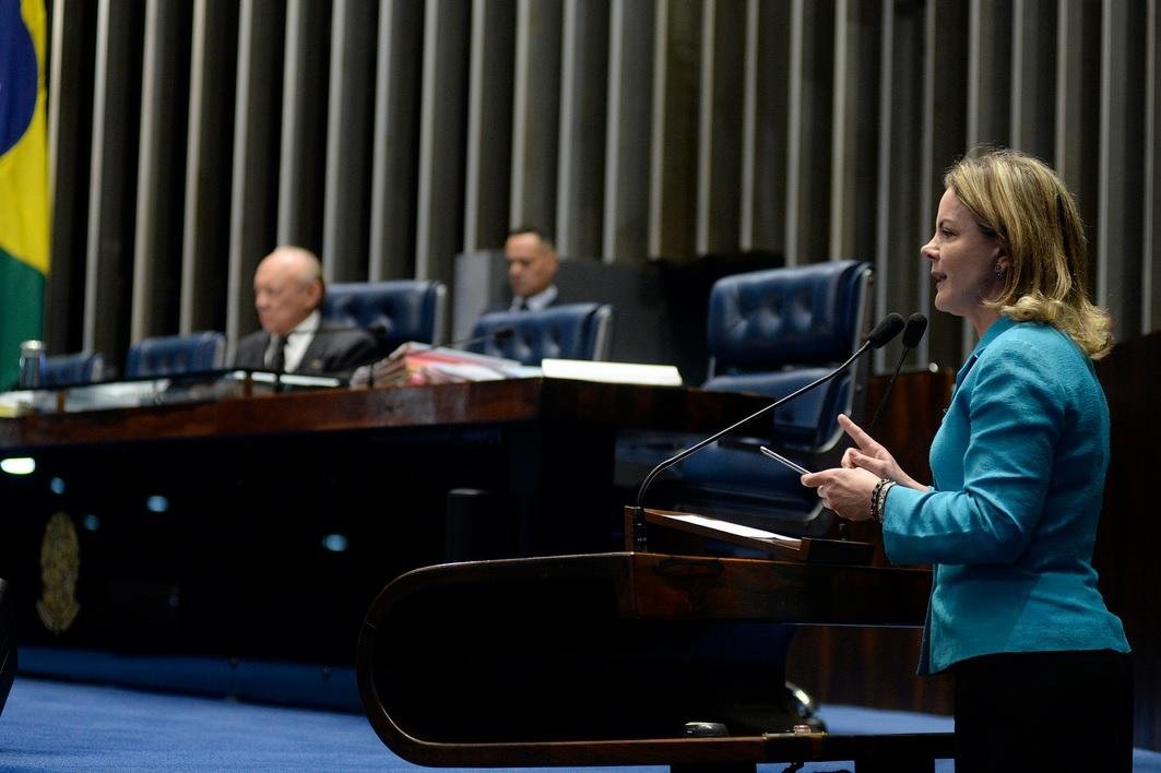 Senadora petista afirmou que cr&iacute;ticas da advers&aacute;ria s&atilde;o movidas por "xenofobia"