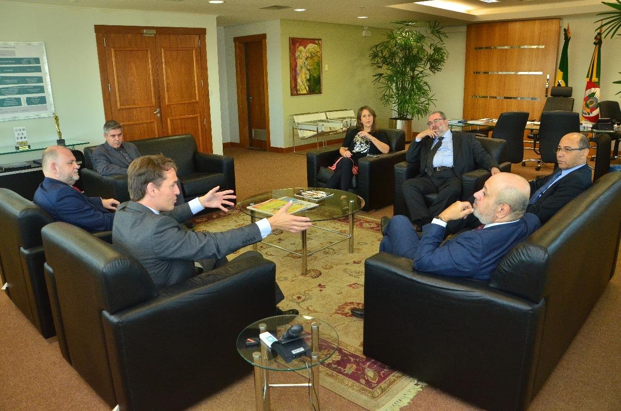 Dire&ccedil;&atilde;o da Record reuniu-se com o MP, em Porto Alegre