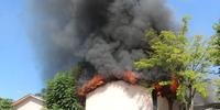 Incêndio aconteceu por volta do meio-dia desta quinta-feira em uma escola em Encantado