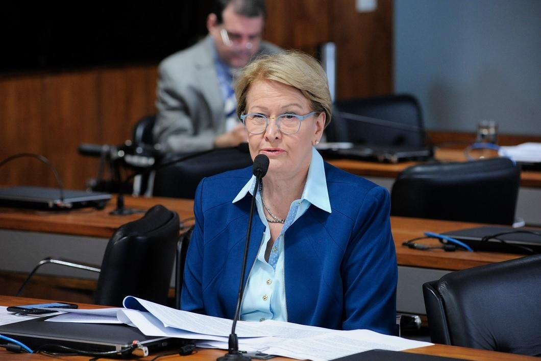 Entidade salientou que canal Al-Jazeera &eacute; refer&ecirc;ncia no planeta e que v&iacute;nculo da Senadora a terrorismo denota "preconceito"