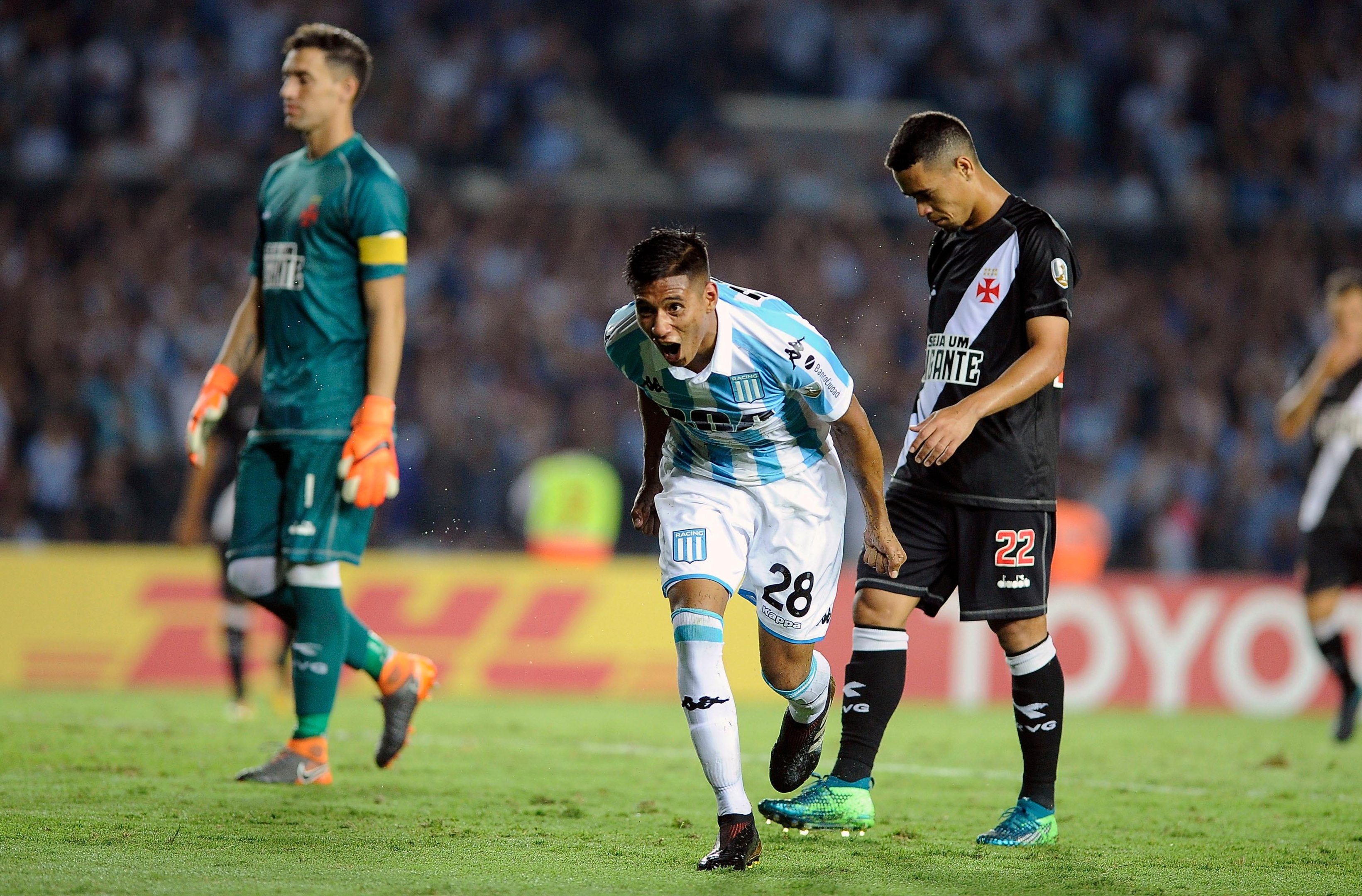 Argentinos poderiam ter marcado seis, n&atilde;o fosse Mart&iacute;n Silva defender dois p&ecirc;naltis