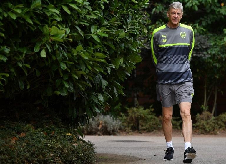 Wenger anuncia sa&iacute;da do Arsenal no final desta temporada