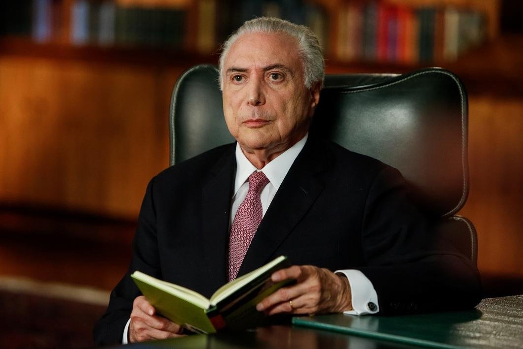 Discurso pelo dia de Tiradentes criticou "torcida organizada pelo fracasso"