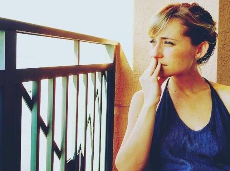 Allison Mack &eacute; acusada de privar as mulheres de sono e deix&aacute;-las sem comida	