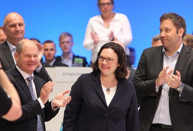 Andrea Nahles, de 47 anos, se une &agrave; chanceler Angela Merkel no topo da pol&iacute;tica alem&atilde;