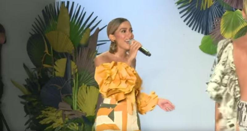 Anitta canta no S&atilde;o Paulo Fashion Week 