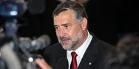 Autoridades cometerão crime se impedirem visita de comissão a Lula, diz Pimenta