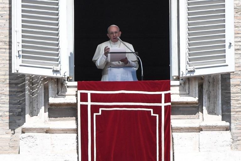 Papa festeja S&atilde;o Jorge dando sorvetes para os pobres de Roma