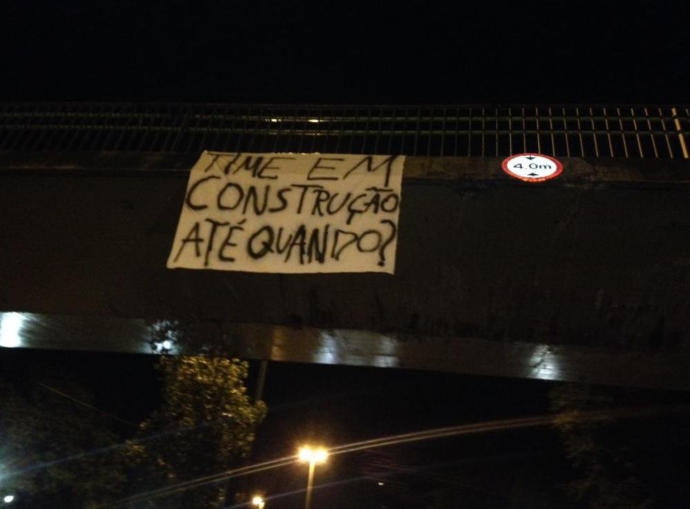 Faixa no Parc&atilde;o protesta contra atual momento do Inter 