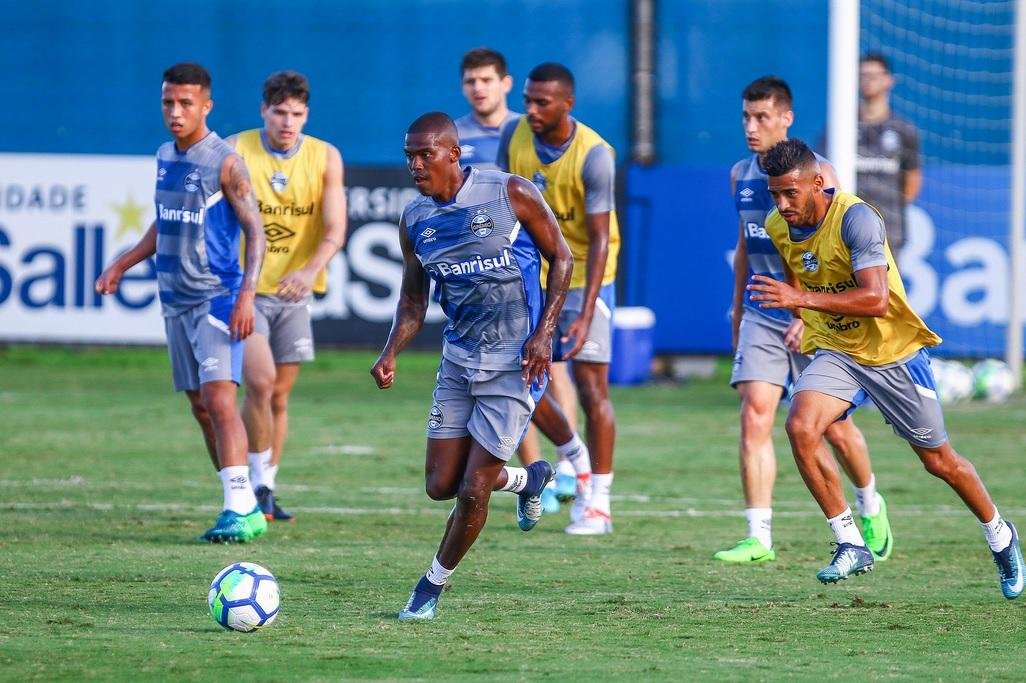 Gr&ecirc;mio prepara rod&iacute;zio para ter f&ocirc;lego e suportar maratona de jogos 