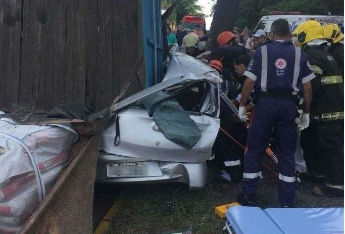 Carreta tombou sobre ve&iacute;culo do vereador Felipe Kuhn Braun 