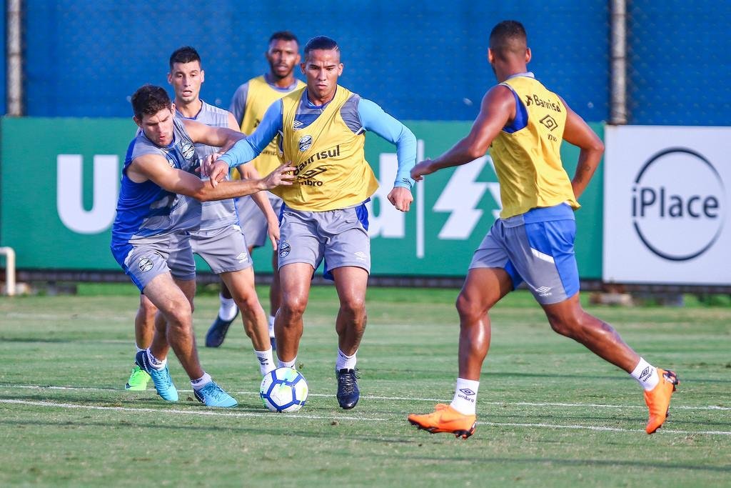 Jogadores do Gr&ecirc;mio realizaram um recreativo antes da viagem para Goi&acirc;nia
