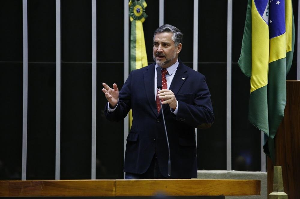 "Fomos impedidos de visitar o ex-presidente Lula, e isso ter&aacute; consequ&ecirc;ncias" disse deputado Paulo Pimenta