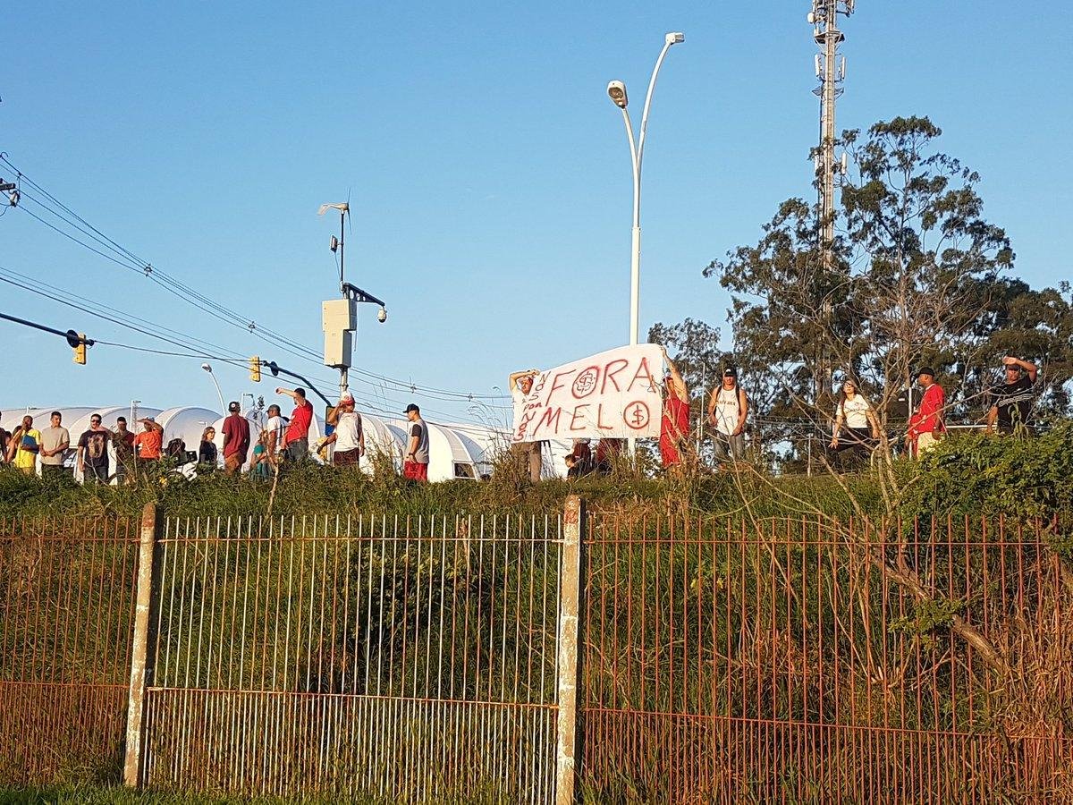 Torcedores protestaram durante treino do Inter