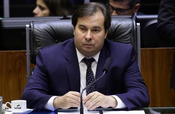 Maia promete cautela com novo pedido de impeachment para evitar instabilidade no pa&iacute;s 