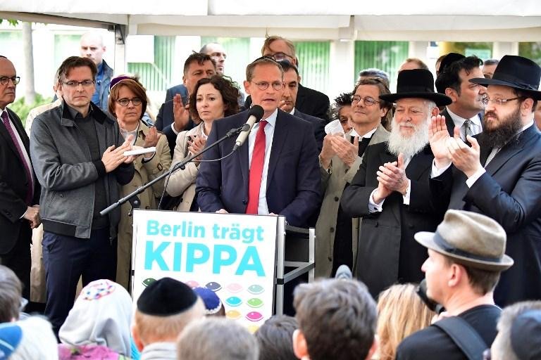 Iniciativa ocorre 70 anos depois do Holocausto e sob temor do ressurgimento da ideologia