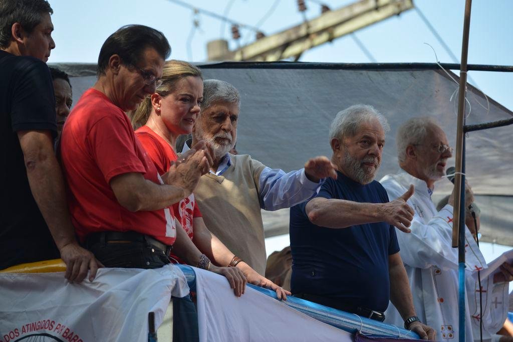Defesa de Lula sustenta que Moro n&atilde;o poderia ter executado a pena porque n&atilde;o houve esgotamento dos recursos