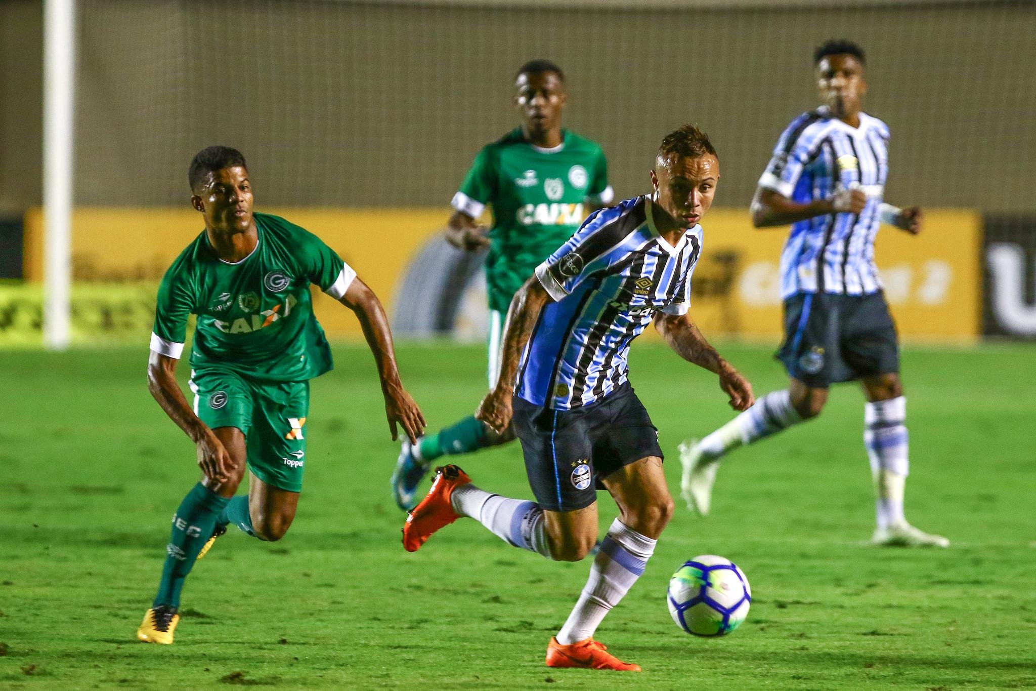 Everton marcou o primeiro gol do Gr&ecirc;mio no Serra Dourada
