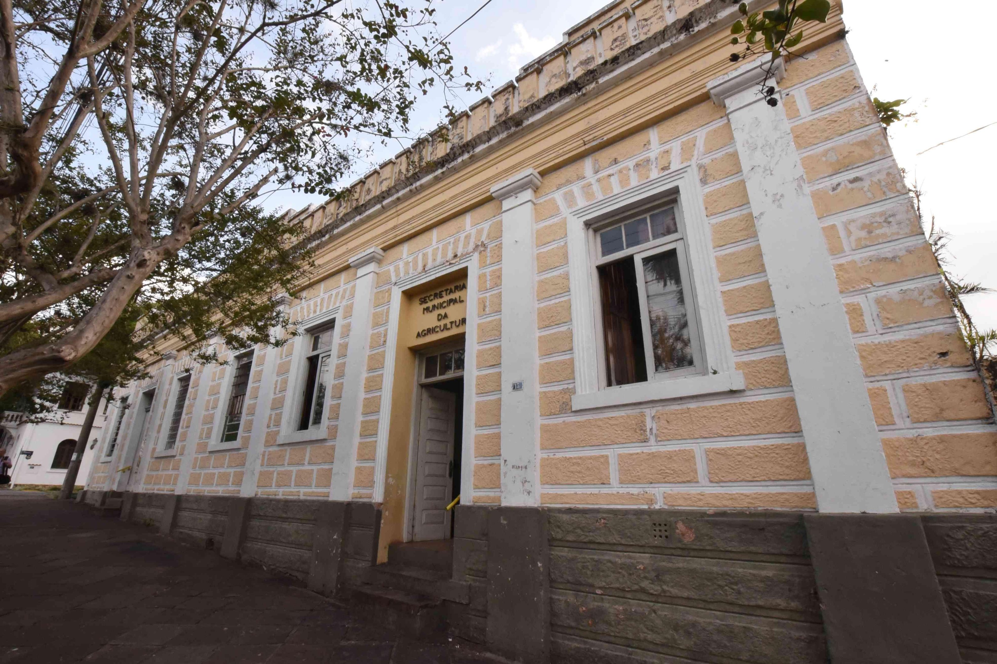 A constru&ccedil;&atilde;o do pr&eacute;dio come&ccedil;ou em 1899
