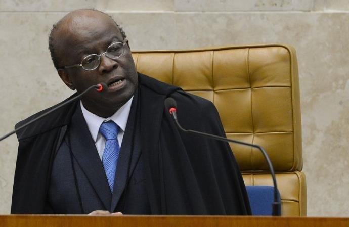 Joaquim Barbosa diz ser contra "posi&ccedil;&otilde;es ultraliberais"