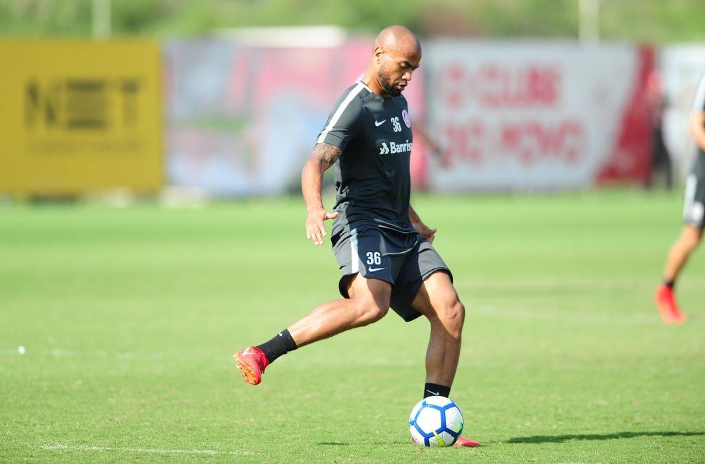 Moledo ser&aacute; o companheiro de Cuesta contra o Cruzeiro